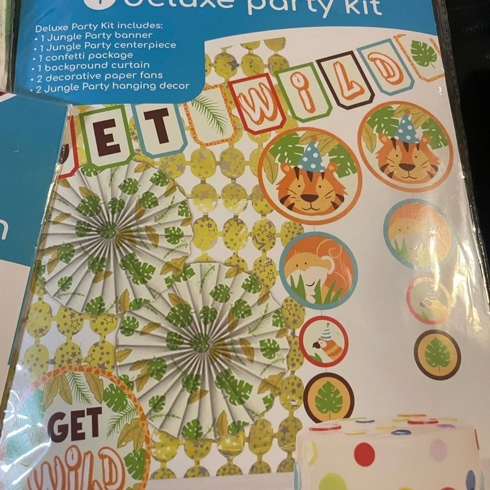 Jungle Theme Deluxe Party Kit with Balloons and Napkins